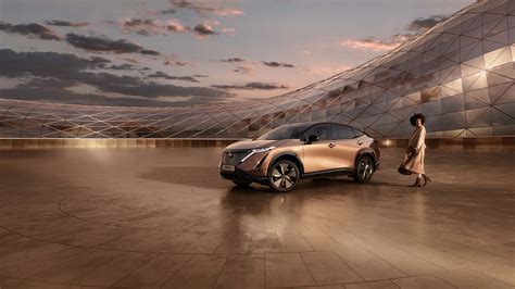 Nissan ARIYA - visiškai elektrinis krosoveris