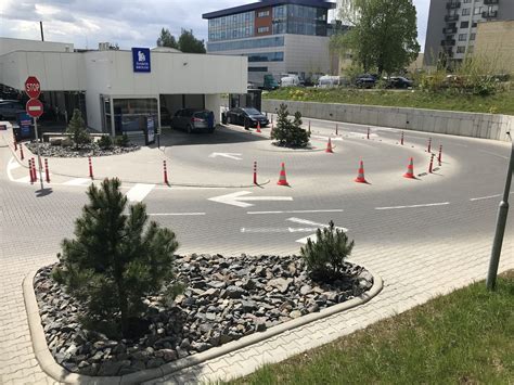 Eismo saugumo technologijų plėtra automobiliuose