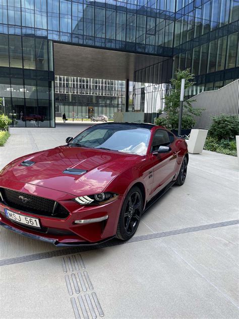 Šiuolaikinis Ford Mustang automobilis