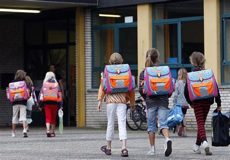 Vaikai mokosi informatikos klasėje