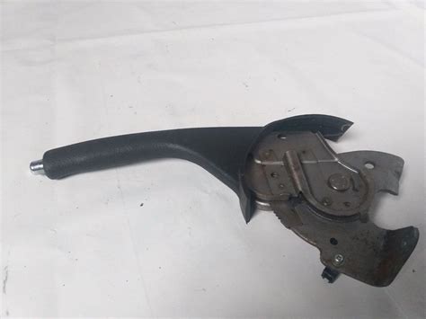 Rankinio stabdžio svirties mechanizmas salone