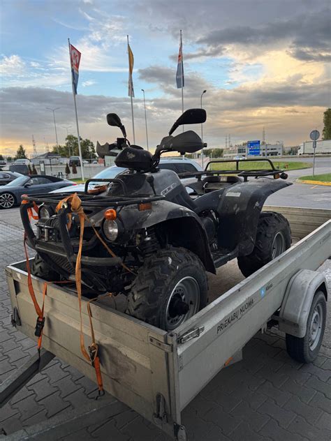 Įvairių markių vilkikai