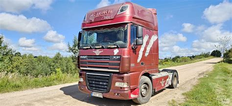DAF XF vilkikas kelyje