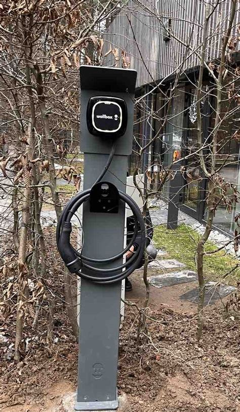 Elektromobilių įkrovimo stotelės miškų urėdijoje