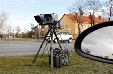 Piktograma, rodanti greičio kamerą ir įspėjimą