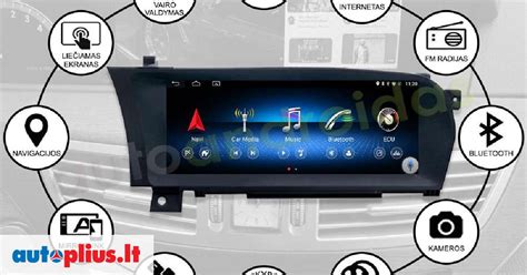 Automobilio ekranas su „Android Auto“ navigacija