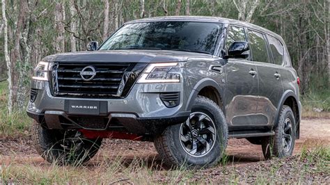 Nissan Patrol priekis su V-motion grotelėmis