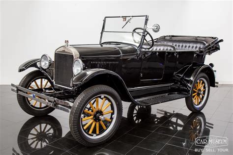 „Ford Model T“ automobiliai gamykloje