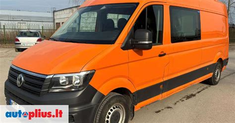 Krovininis automobilis ant kelto