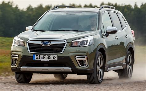 Subaru Forester automobilis žiemą