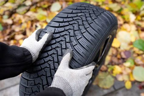 Nelygiai nusidėvėjusi automobilio padanga