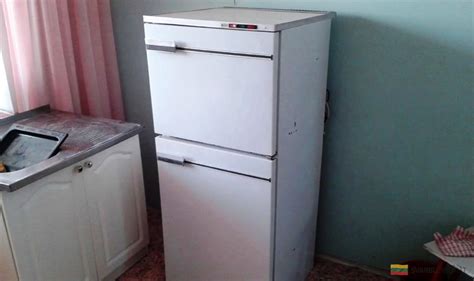 Schematinis vaizdas, kaip tinkamai transportuoti šaldytuvą