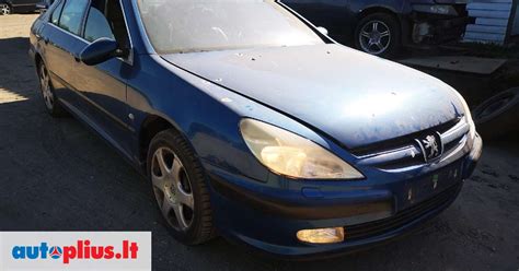 Peugeot 607 automobilis su sumontuotu stogo laikikliu