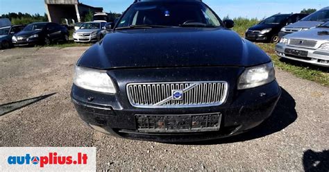 Nuotrauka su įvairiomis priekinės važiuoklės dalimis Volvo V70