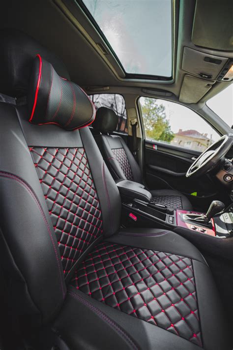 Įvairūs automobilių sėdynių užvalkalų tipai ir medžiagos