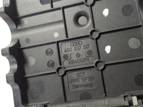 Audi A4 saugiklių dėžės vieta ir saugiklių išdėstymas