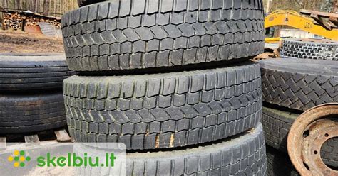 Įvairių dydžių sunkvežimių padangos