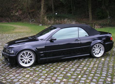 BMW E46 kabrioletas su atidarytu stogu