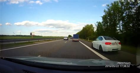 Vaizdo registratoriaus užfiksuotas pavojingas vairavimo manevras