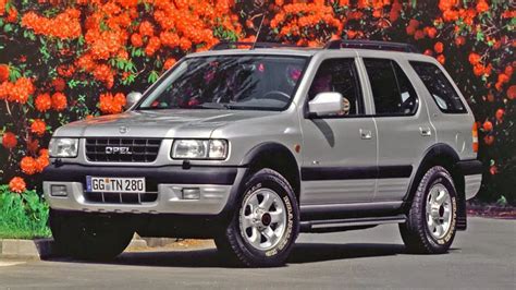 Opel Frontera B automobilio galas