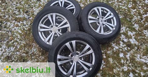 R15 lieti ratlankiai ant automobilio
