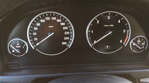 BMW X5 automobilio serviso interjeras