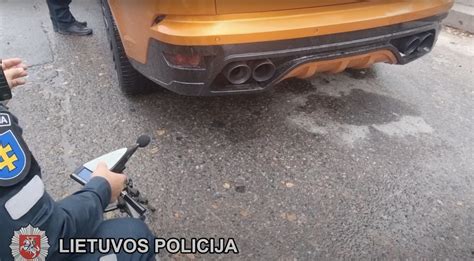 Nuotrauka iš kelių policijos reido