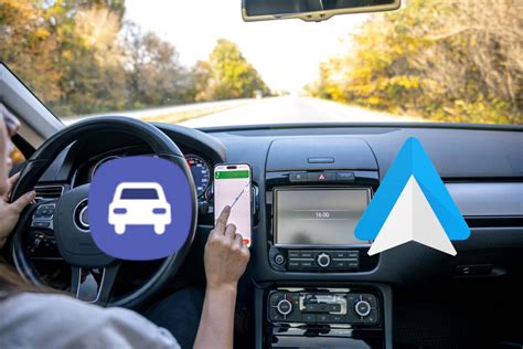 Nuotrauka automobilio multimedijos ekrano su Android Auto