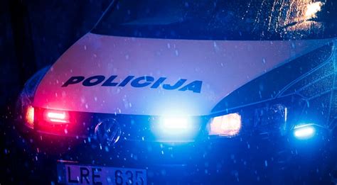 Policija sustabdo automobilį