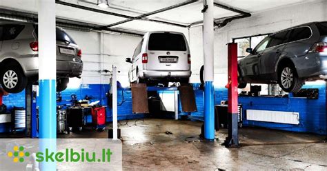 Erdvi autoserviso patalpa su duobėmis ir techniniu kranu