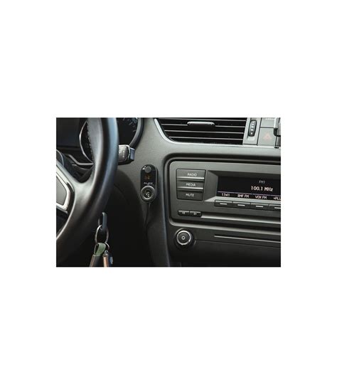 BMW E46 automobilio interjeras su sumontuotu radijo imtuvu