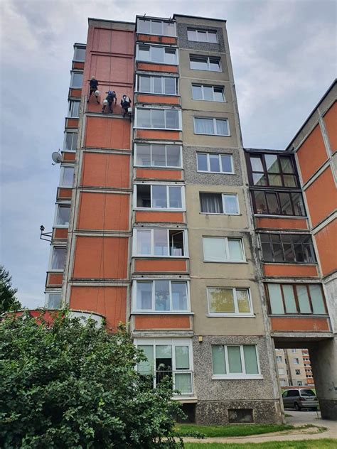 Grafičiais ištepliotų pastatų valymas