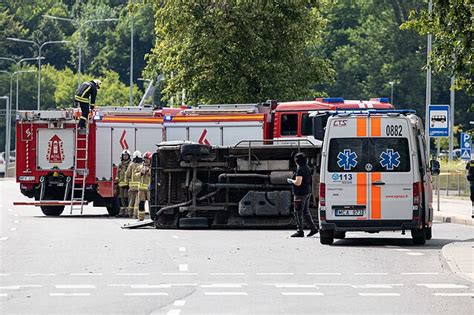 Eismo įvykio vieta Vilniuje su policijos ir greitosios pagalbos automobiliais