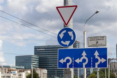 Simboliai iš Vienos konvencijos dėl kelio ženklų ir signalų