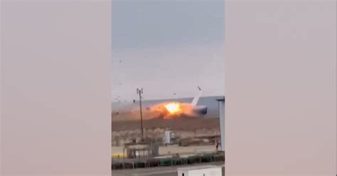 Vaizdo įrašas, kuriame užfiksuotas lėktuvo ir karinio sraigtasparnio susidūrimas Vašingtone