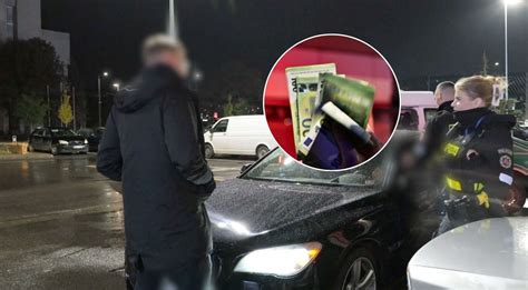 Žmogus praneša apie neblaivų vairuotoją policijai