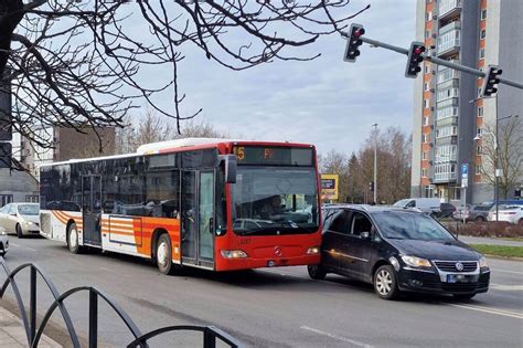 Susidūręs autobusas ir lengvasis automobilis