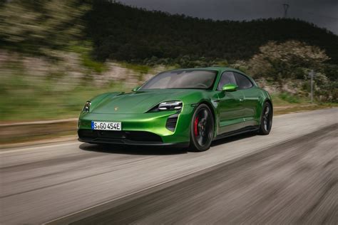 Porsche Taycan - visiškai elektrinis sportinis automobilis