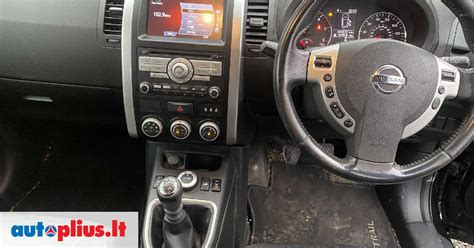 Nissan X-Trail T30 variklio skyrius su alyvos matuokliu