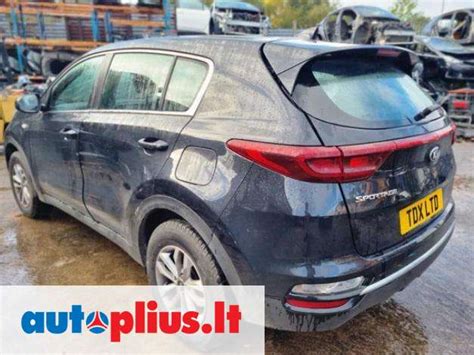 Vaizdas į Kia Sportage bagažinę su apsauginiu kilimėliu