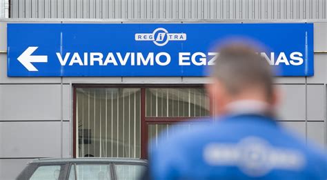 Grafikas su vairuotojų pažymėjimų galiojimo terminais pagal amžių ir transporto priemonės kategoriją