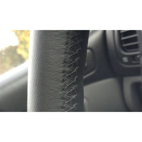 Įvairių tipų automobilio vairo užvalkalai