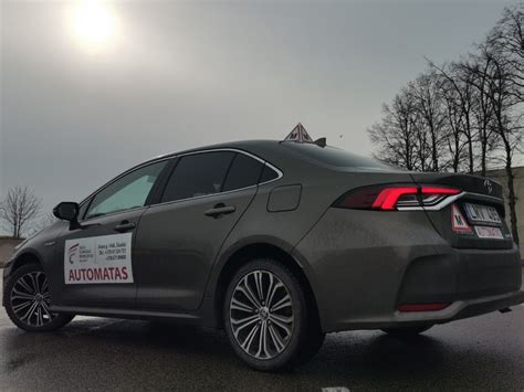 Istorinis automobilis su sudėtinga pavarų sistema