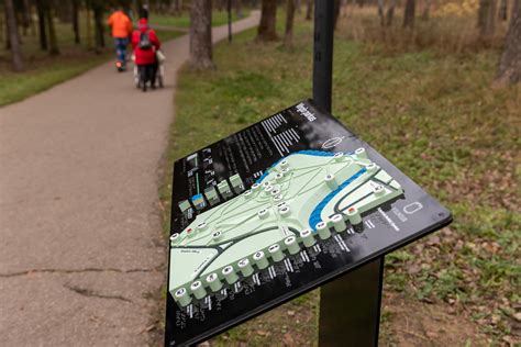 Informacinis stendas su automobilių signalizacijos schemomis