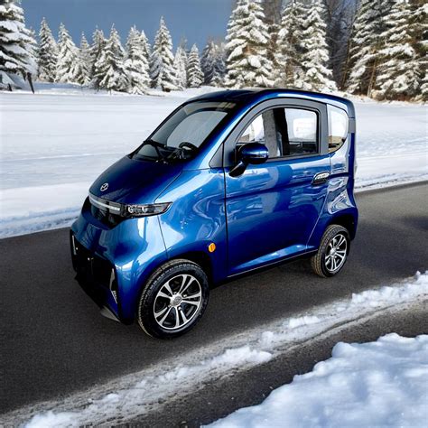 Mažas elektrinis automobilis mieste