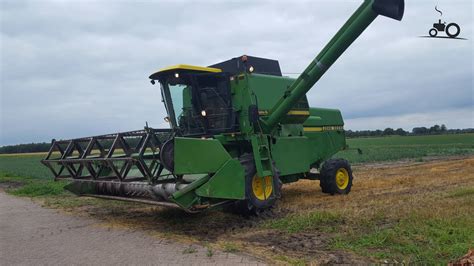 John Deere 1085 kombainas lauke