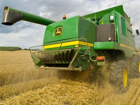 Scheminis John Deere kombaino kūlimo ir separavimo sistemos pavaizdavimas