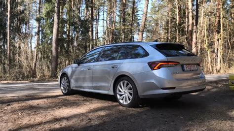 Škoda Octavia automobilis su pakelta pakaba