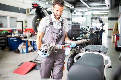 Saugos priemonės motociklų remonte