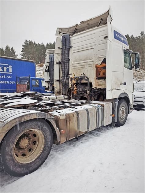 Vilkiko su puspriekabe nuotrauka